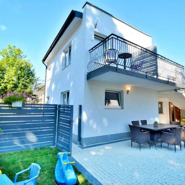 Pokoje Gościnne Muszelka 300 m do plaży，位于梅尔诺的酒店