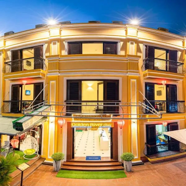 金河大酒店，位于Duy Ðông (1)的酒店