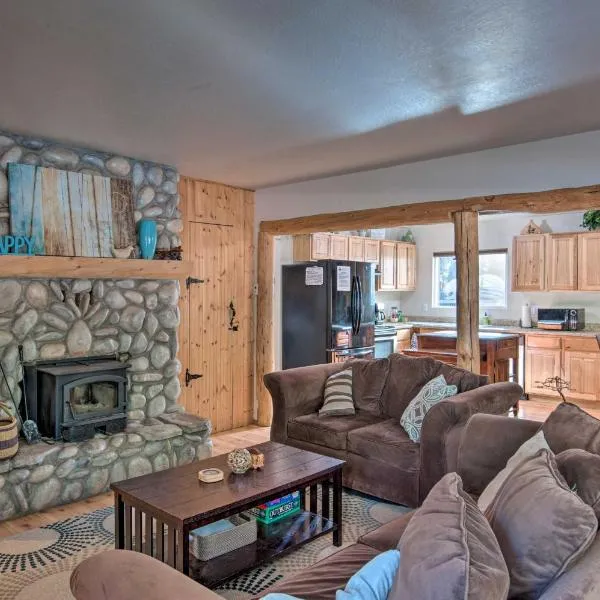 Cozy Mountain Cabin about 7 Mi to Heavenly Ski Resort!，位于柯克伍德的酒店