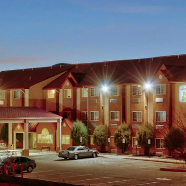 Western Skies Inn & Suites，位于Belen的酒店