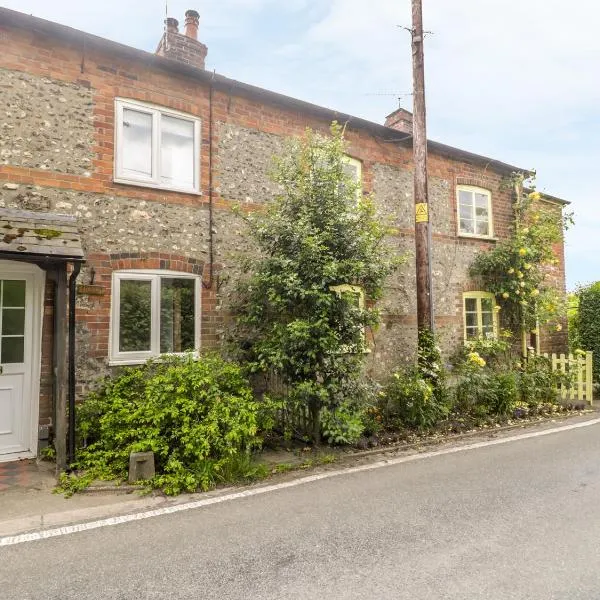 Apple Tree Cottage，位于Shillingstone的酒店