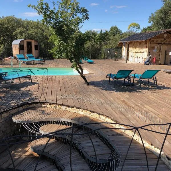 Spa Les Jardins De Chiron Lodges et Tiny House dans le sud，位于Sauve的酒店