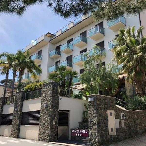 Hotel Ariston & Apartments，位于Il Pero的酒店