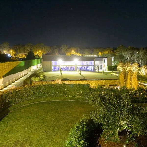 米拉马尔花园精品住宿旅馆，位于Bilgola的酒店