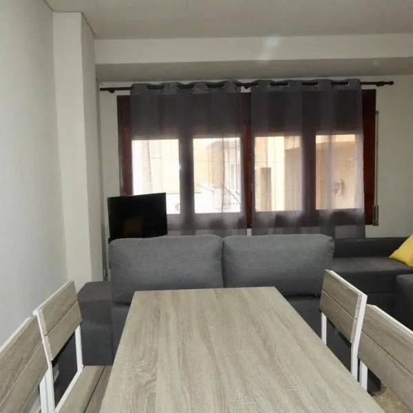 APARTAMENT Encantador al Centre de Vic APTGARBI，位于维克的酒店