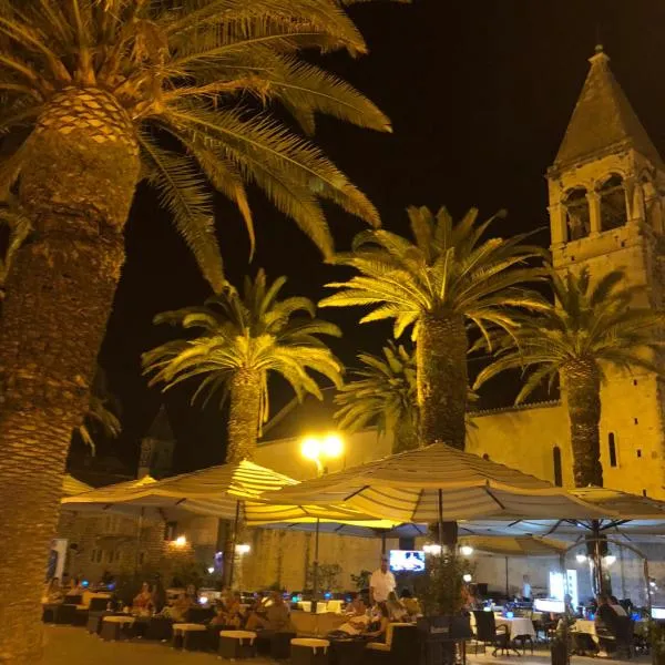 Zimmer Room Trogir Kastela Split，位于卡什泰拉的酒店