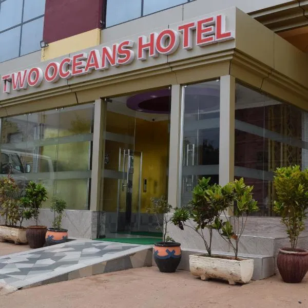 Two Oceans Hotel Voi，位于Voi的酒店