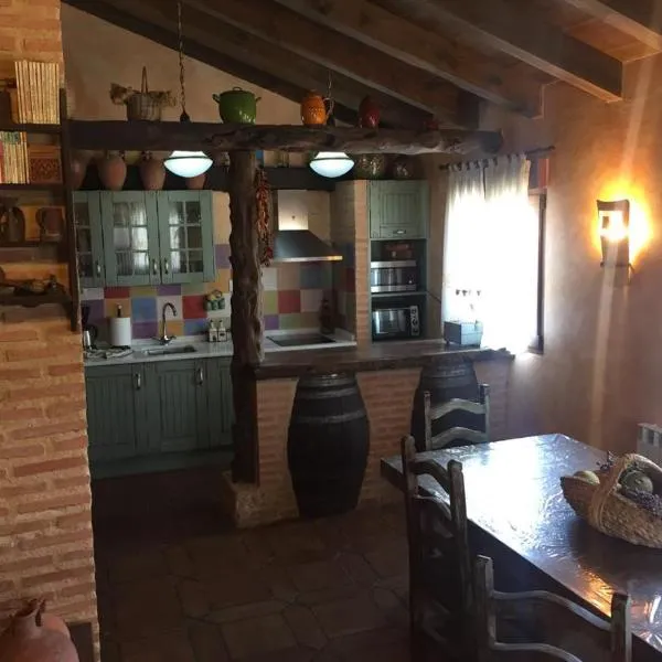 Casa Rural La Charolesa，位于Aguilera的酒店