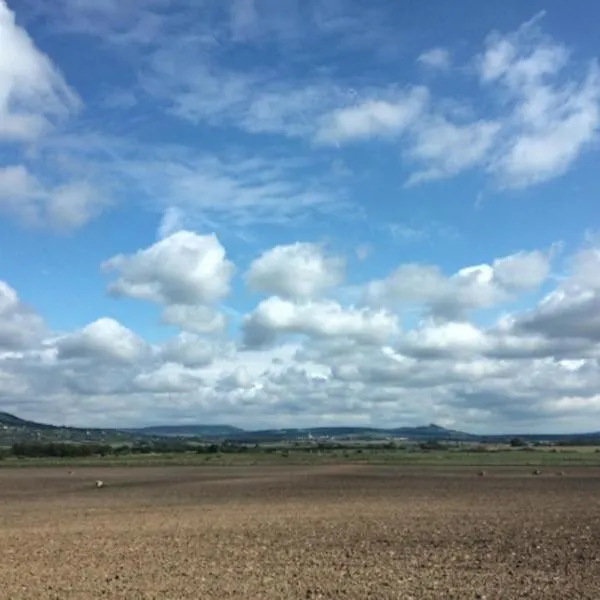 Ablak a hegyre vendégház，位于Balatonhenye的酒店