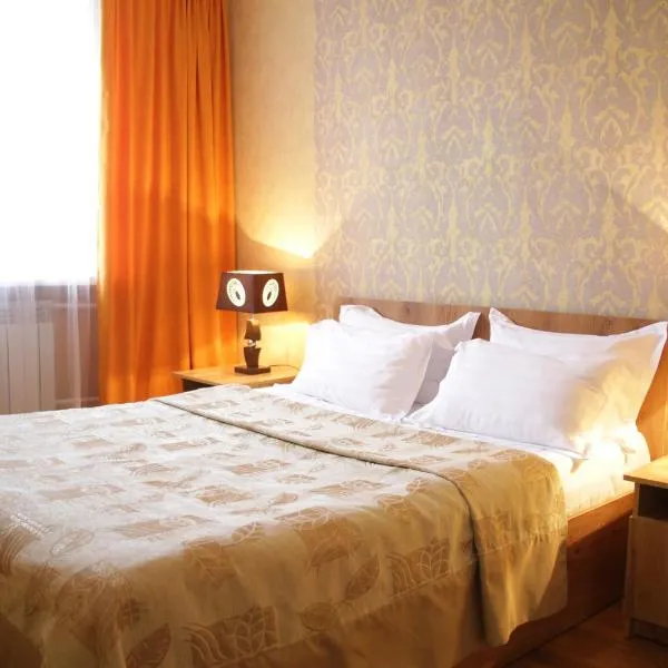 城市酒店，位于乌斯季卡缅诺戈尔斯克的酒店