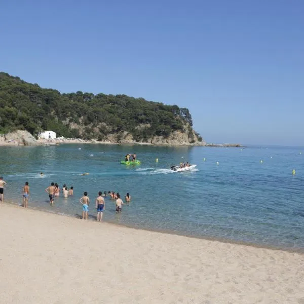 Happy Camp mobile homes in Camping Sènia Cala Canyelles，位于Lloret de Mar的酒店