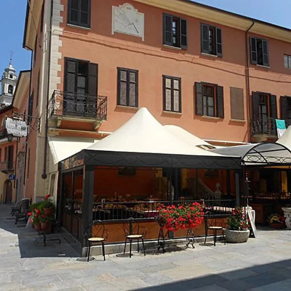 Albergo Ristorante Cavallo Bianco，位于Roccabruna的酒店