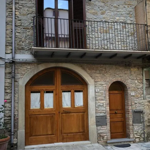 Basicò un balcone sul mare-Casa I CARRUGGI- Case vacanza Sicilia&Toscana-，位于Novara di Sicilia的酒店