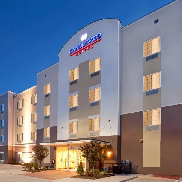 特克萨卡纳烛木套房酒店，位于特克萨卡纳-德克萨斯的酒店