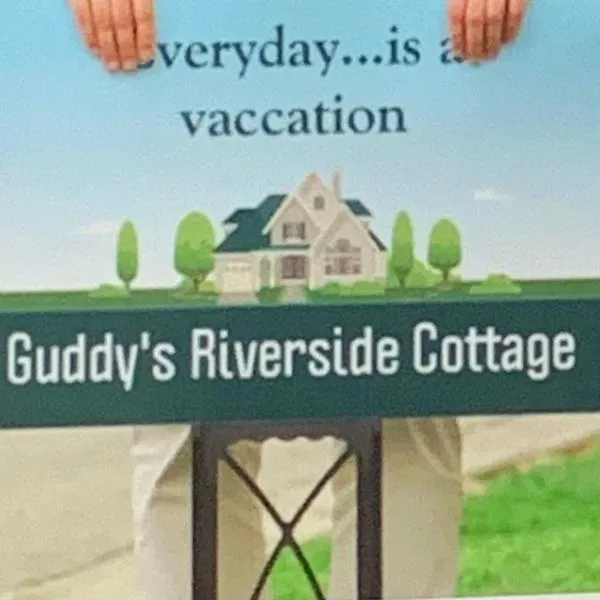 Guddy’s Riverside Cottage，位于Toberua的酒店