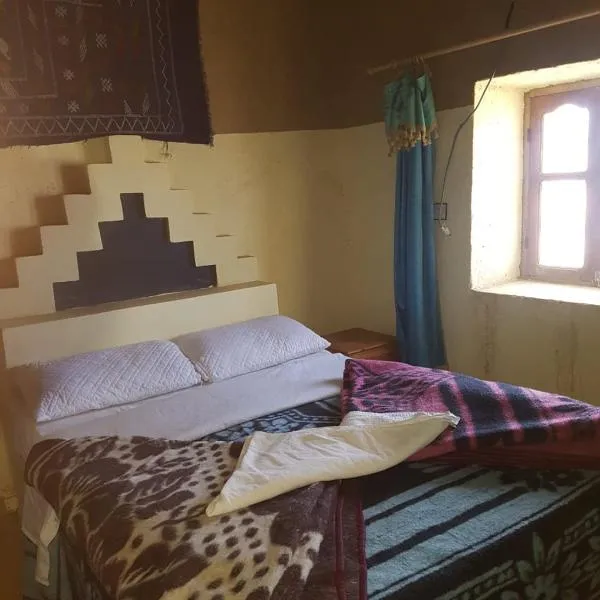 Family Moroccan House，位于梅尔祖卡的酒店