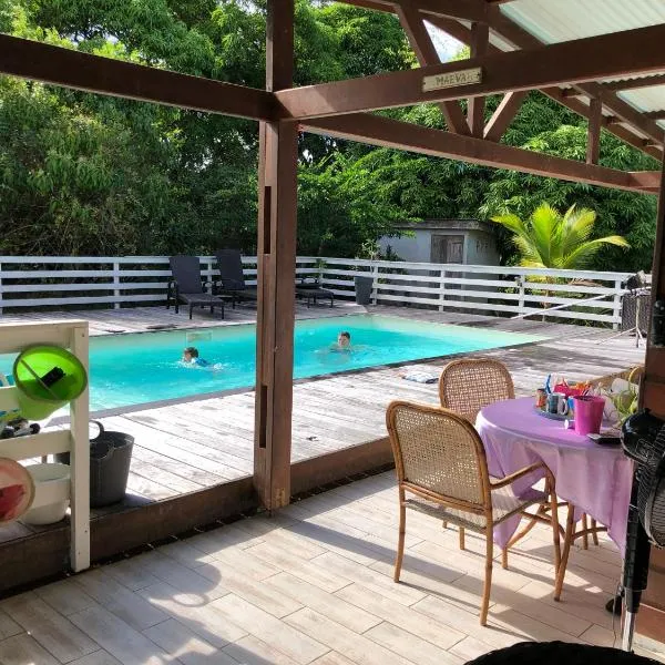 VILLA LA CHAUMIERE Au calme et sans vis à vis，位于Matoury的酒店