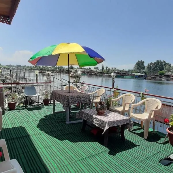 Lake Palace Group Of House Boats，位于Nagīn Bāgh的酒店