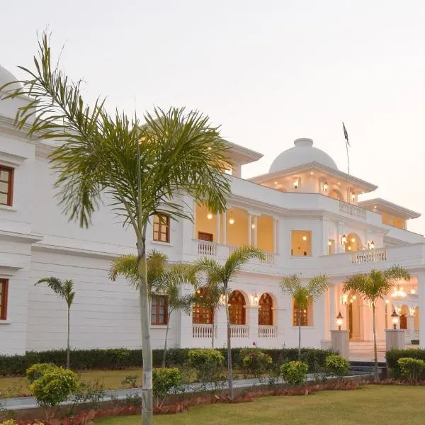 Umaid Farm Resort- A Legancy Vintage Stay In Jaipur，位于Sāmod的酒店