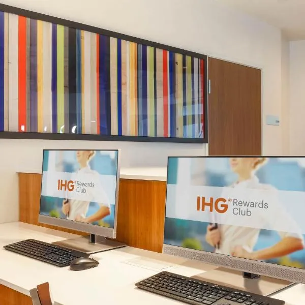 Holiday Inn Express & Suites Chicago O'Hare Airport, an IHG Hotel，位于芒特普罗佩特的酒店