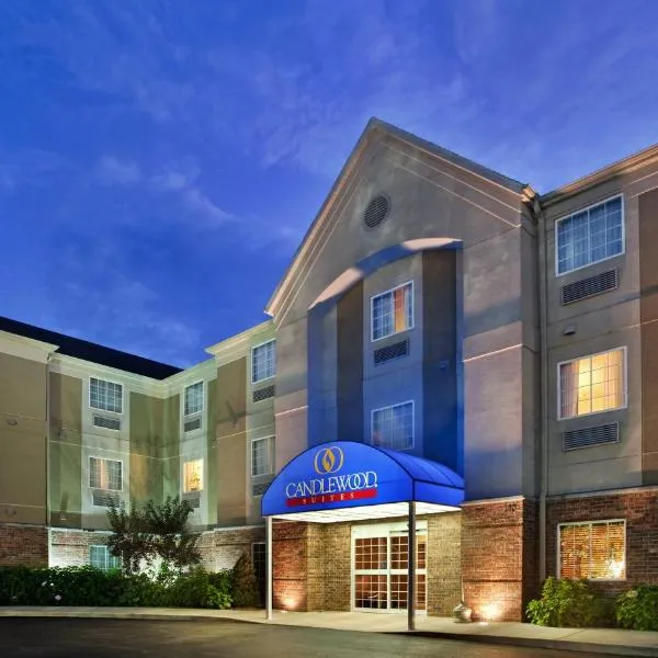 Candlewood Suites St. Robert, an IHG Hotel，位于Waynesville的酒店
