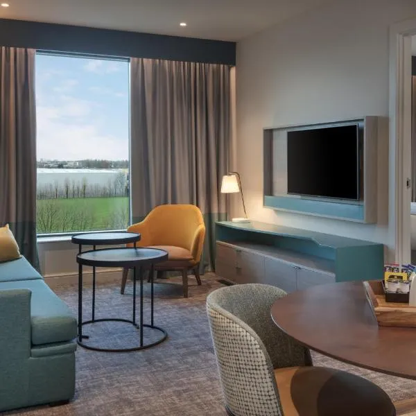 Staybridge Suites London Heathrow - Bath Road, an IHG Aparthotel，位于希灵登的酒店