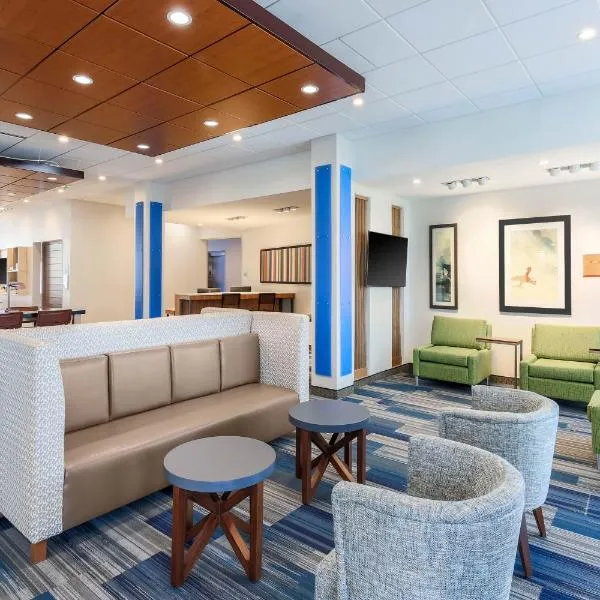 Holiday Inn Express & Suites Chicago O'Hare Airport, an IHG Hotel，位于Bensenville的酒店