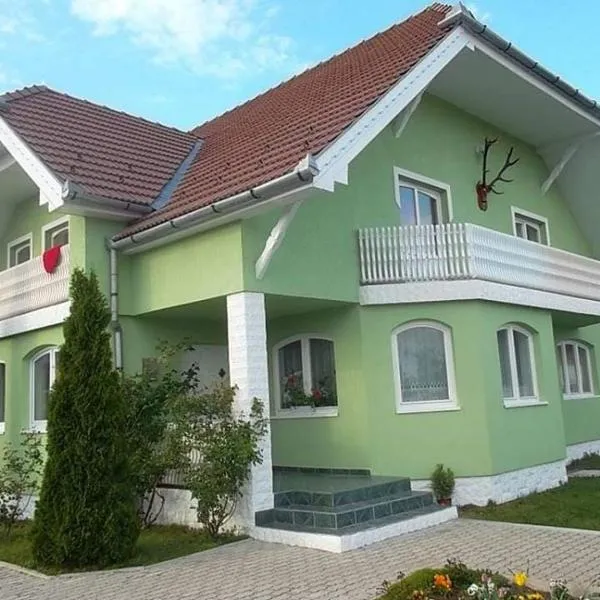 Hajnal vendégház，位于Sicasău的酒店