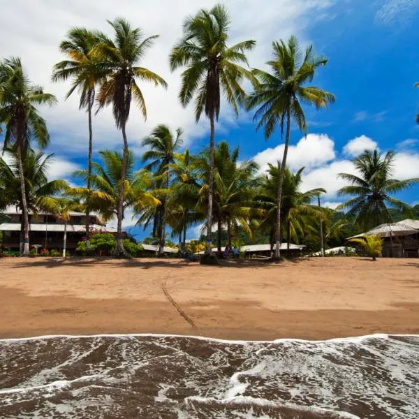 Playa de Oro Lodge，位于巴亚索拉诺的酒店