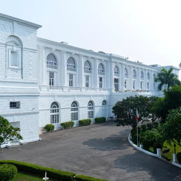 新德里梅顿酒店，位于德里的酒店