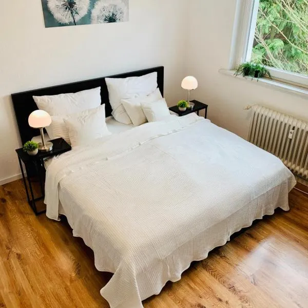 Direkte Uninähe: Ferienwohnung mit großem Doppelbett, Küchenzeile und neu renoviertem Badezimmer，位于洪堡的酒店