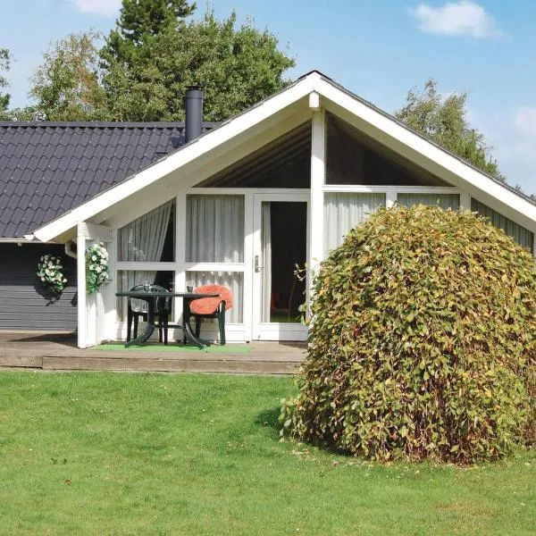 Holiday Home Rønnebærvangen Oksbøl Iv，位于奥克斯伯尔的酒店