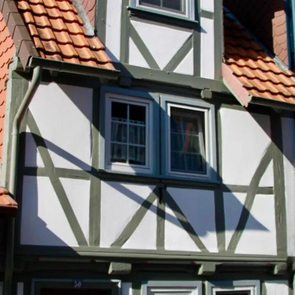 Mittelalterliches Fachwerkhaus am Diebesturm - klimatisiert-，位于埃施韦格的酒店
