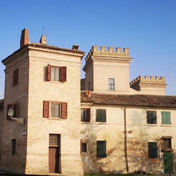 La Torretta, una casa inaspettata，位于Papozze的酒店