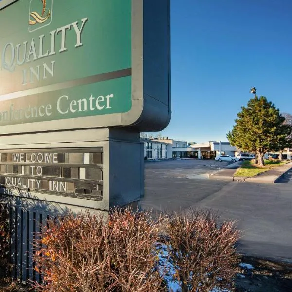 Quality Inn and Conference Center I-80 Grand Island，位于Doniphan的酒店