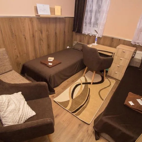 M7 Galéria Panzió，位于莱泰涅的酒店