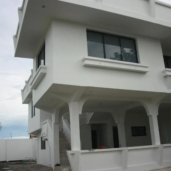 Yaya's House，位于Posorja的酒店