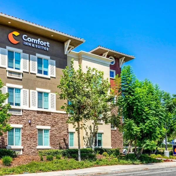 Comfort Inn & Suites Near Ontario Airport，位于阿普兰的酒店