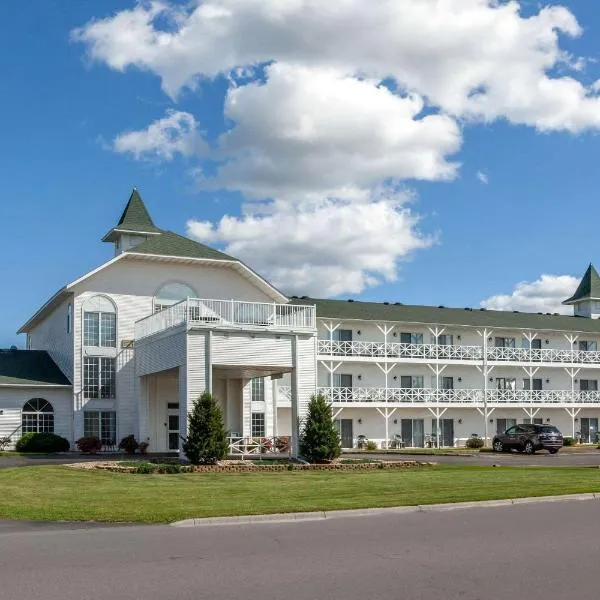 Clarion Hotel & Suites，位于Lake Delton的酒店