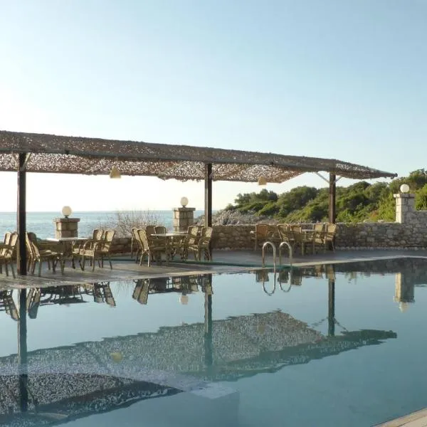 Lalloudes Seaside Accommodation，位于Koíta的酒店
