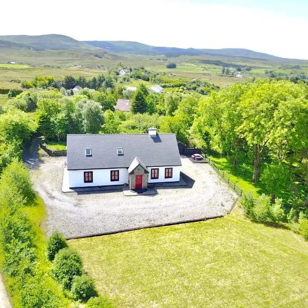 Red Deer Cottage near Connemara National Park in Letterfrack，位于莱特弗拉克的酒店