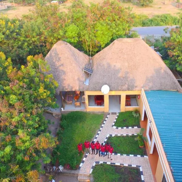 Irungu Forest Safari Lodge，位于Kazinga的酒店