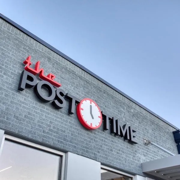 Post Time Inn，位于卡尔斯巴德的酒店