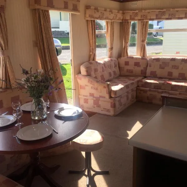 Three bedroom Hartland Caravan，位于韦斯特沃德霍的酒店