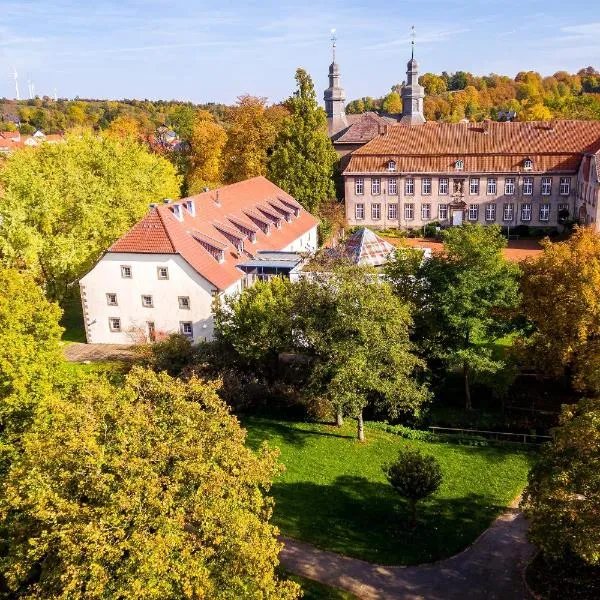 Wohlfühlhotel IM SCHLOSSPARK - Self CheckIn，位于Gehrden的酒店