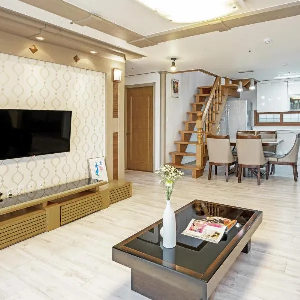 Home Fourest Resort Geoje，位于巨济的酒店