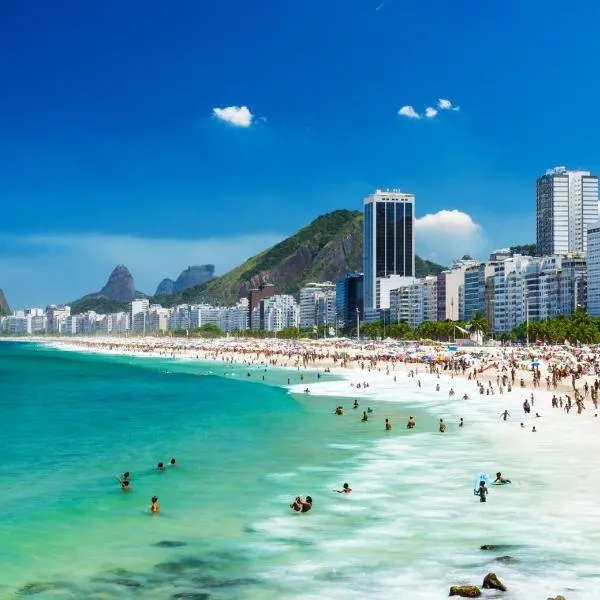 Apartamento TOP em Copacabana na quadra da praia! Sol, praia e muito conforto!，位于里约热内卢的酒店