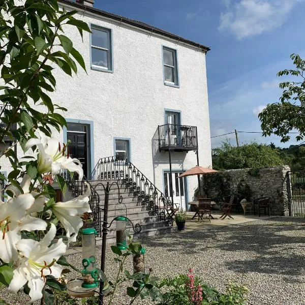 Riverbank House Bed and Breakfast Innishannon，位于Inishannon的酒店
