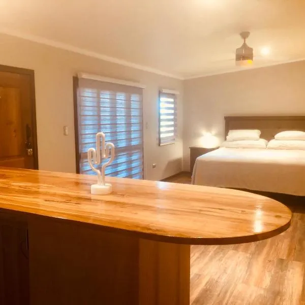 Strip Center Suites by Casona Lo Aguirre，位于El Monte的酒店