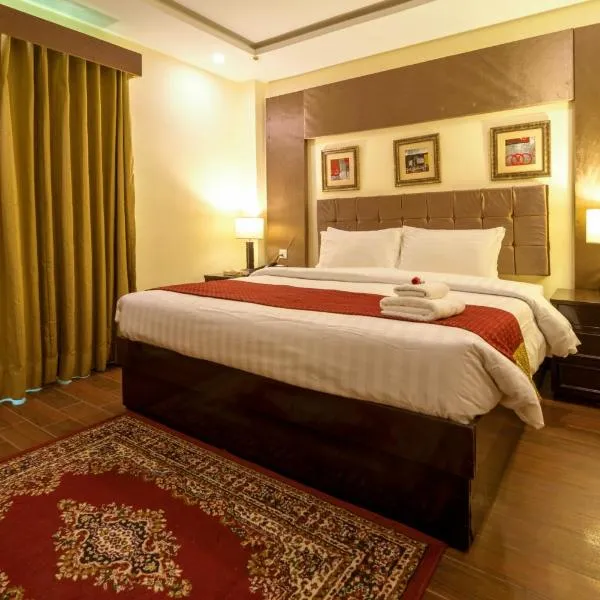 一座费萨拉巴德酒店，位于Farzand Alīwāla的酒店